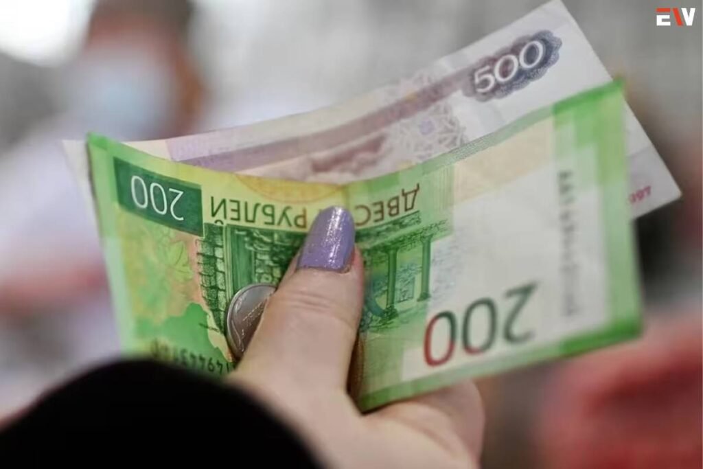 Russian Ruble Weakens Beyond 100 to US Dollar Amid Economic Challenges