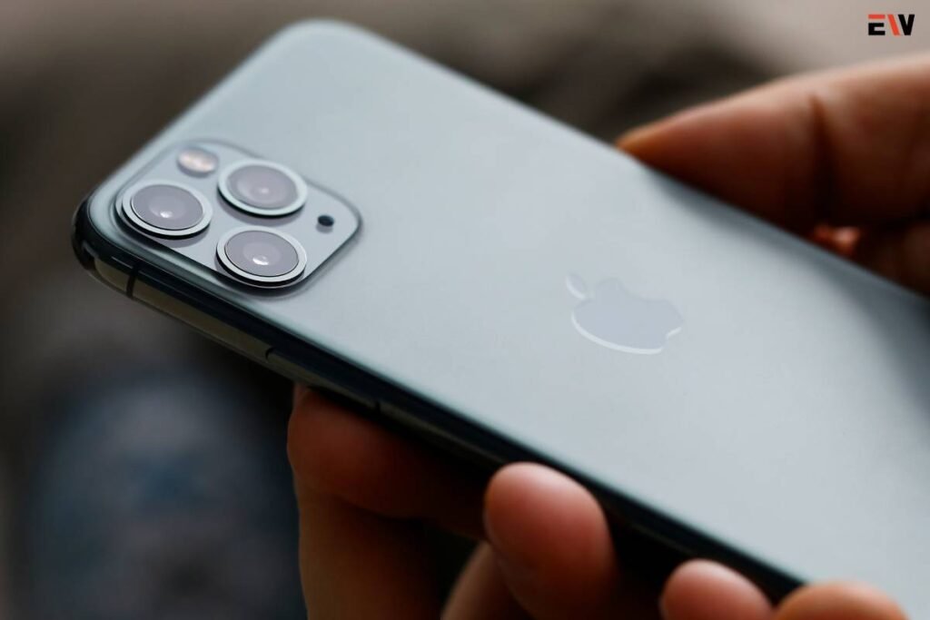 Apple Surpasses Samsung: Tops Global Smartphone Shipments in 2023