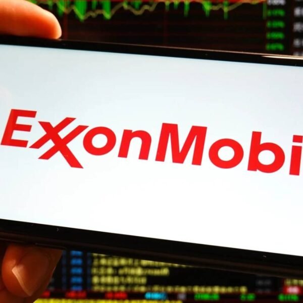 Exxon Mobil Misses Analysts’ Estimates with 28% Drop in Q1 Profits
