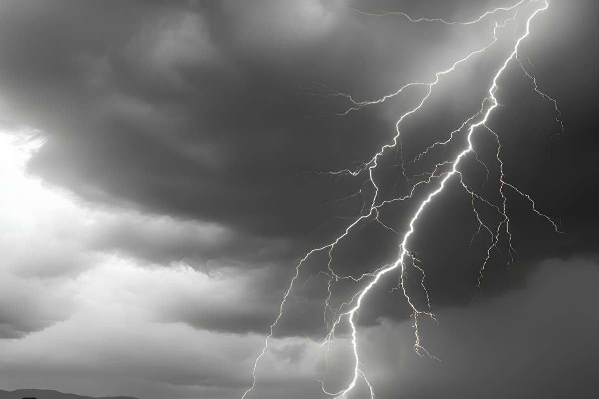 Green Lightning Explained: The Rare Storm Phenomenon Few Understand | Enterprise Wired