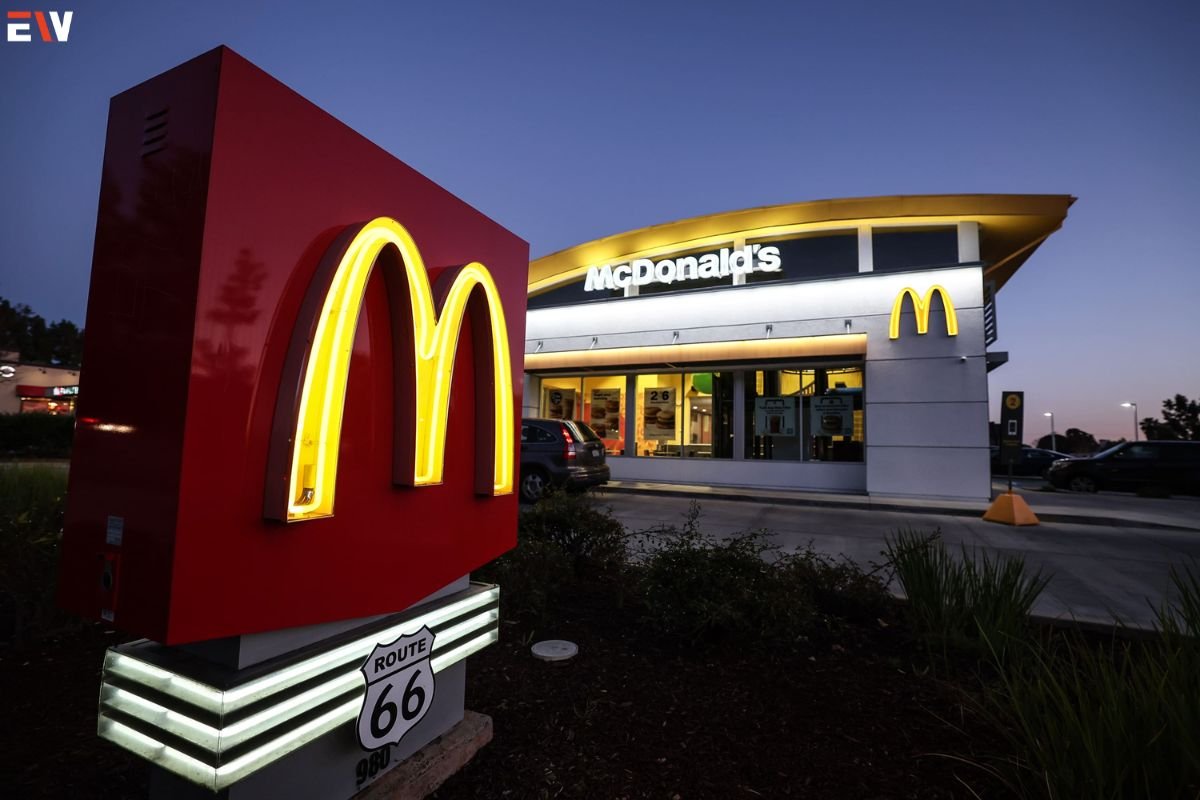 Consumer Pullback Hits Fast-Food Chains: Starbucks, Pizza Hut, and McDonald's Feel the Pinch