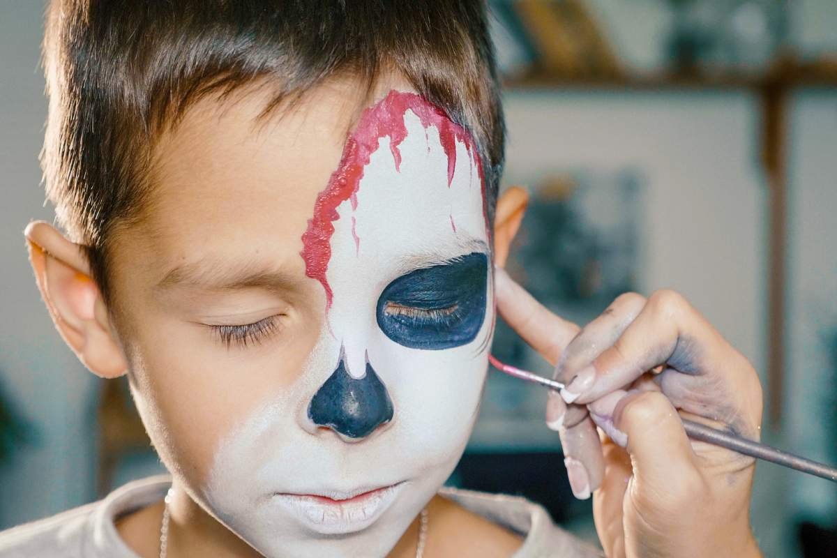 15 Scary Easy Halloween Face Paint Ideas | Enterprise Wired