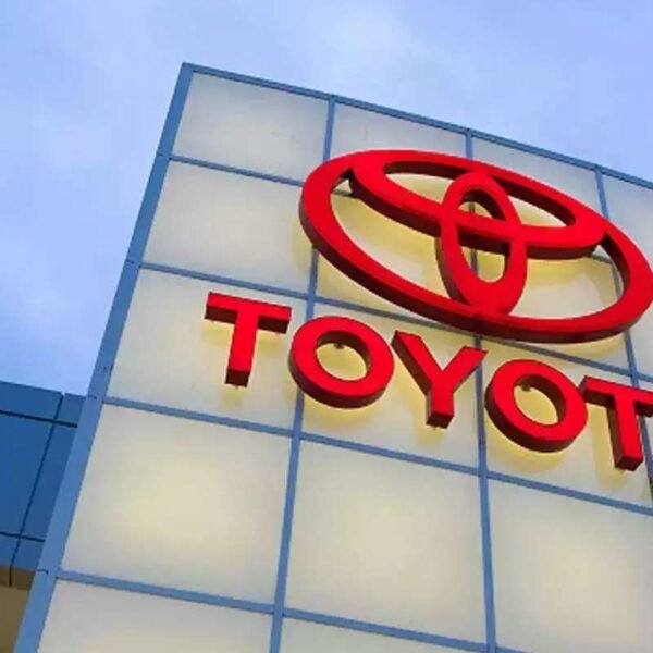 Toyota Increases Profit Forecast Despite Quarterly Decline