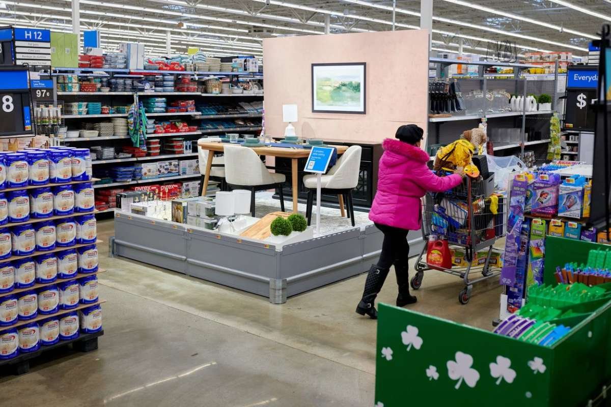 Walmart Predicts Slower Growth in 2025, Signaling Economic Concerns