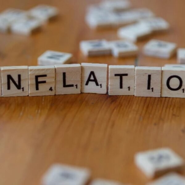 Economic Outlook: Inflation Expectations Hold Steady Amid Rising Financial Concerns