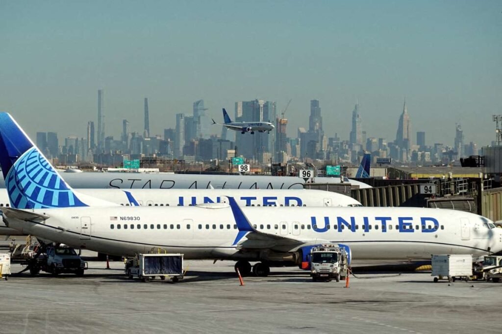 Newark Airport to Slash Flights Amid Radar and Staffing Crises, Say Federal Officials