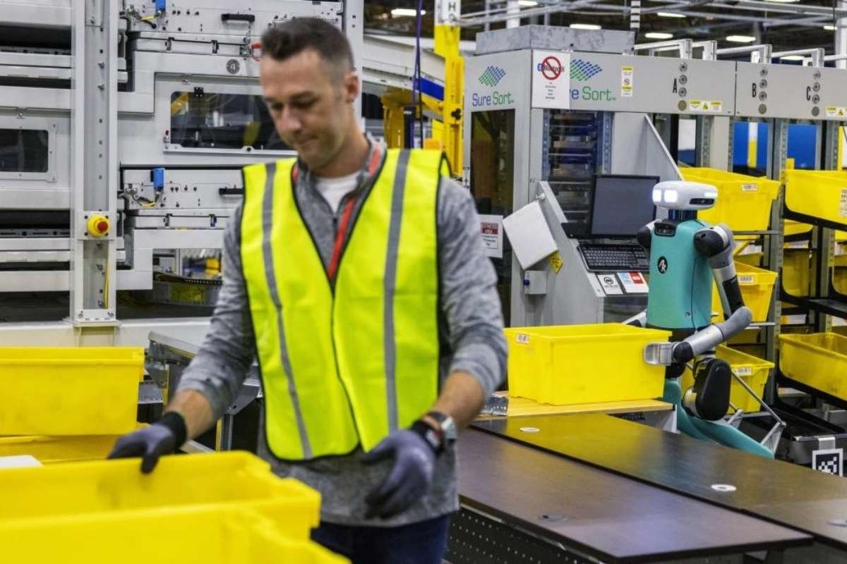 Amazon AI Delivery Logistics Pushes Robotics, Supply Chain Tech | Enterprise Wired