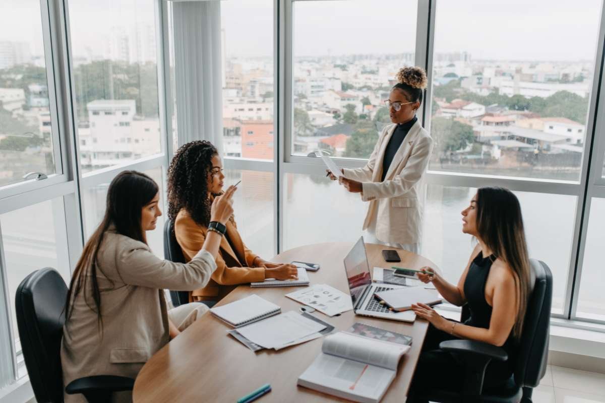 Laissez-Faire Leadership Sparks Natural Team Brilliance | Enterprise Wired