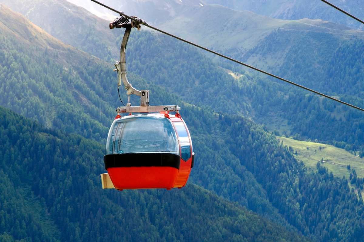 Explore the Longest Cable Car in the World: A Journey Above Stunning Landscapes | Enterprise Wired