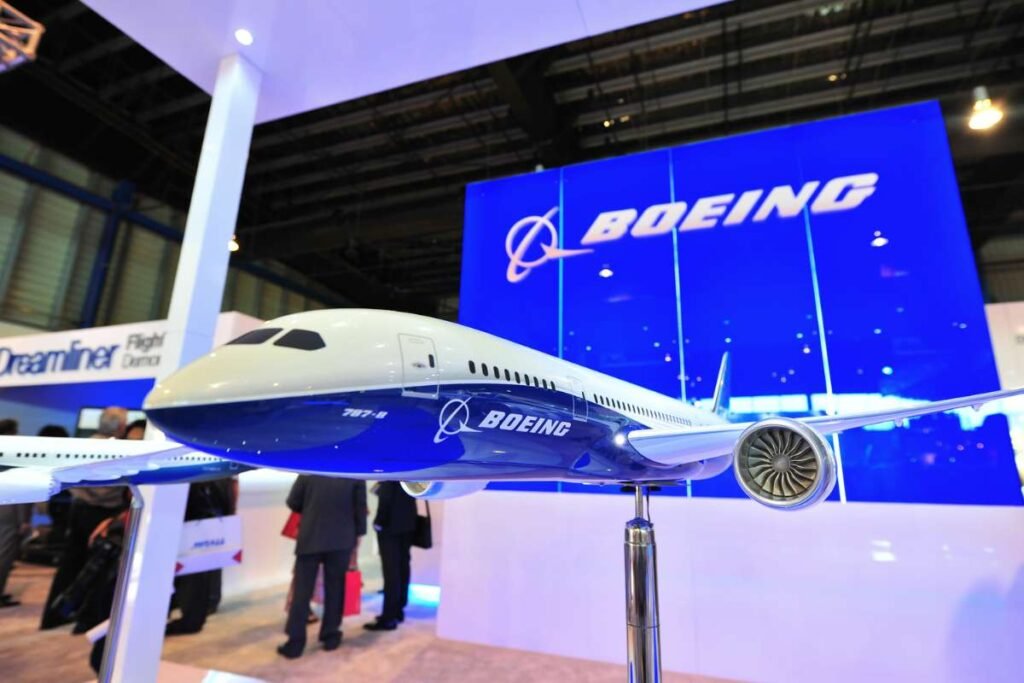 Boeing Shares Rise as CFO Signals Stronger Long-Term Cash Outlook