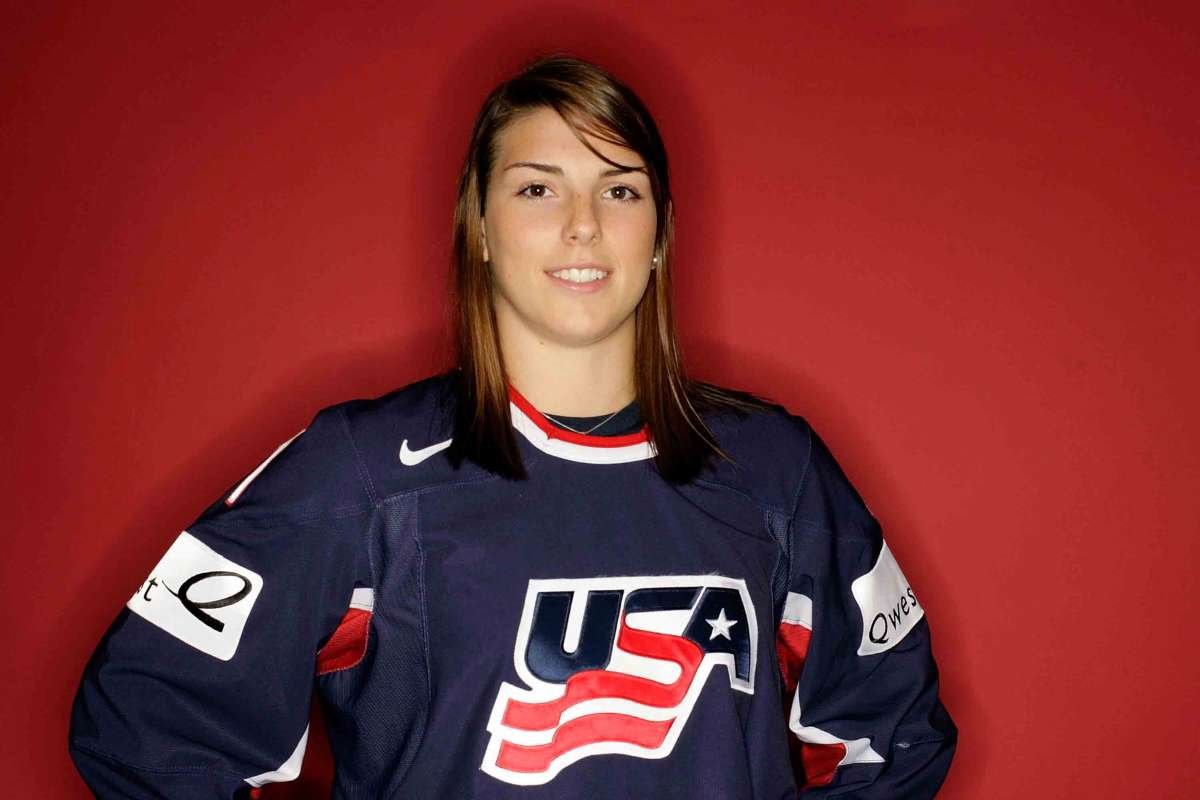 25 Beautiful Female Hockey Players Who Are Dominating the Ice Worldwide | Enterprise Wired