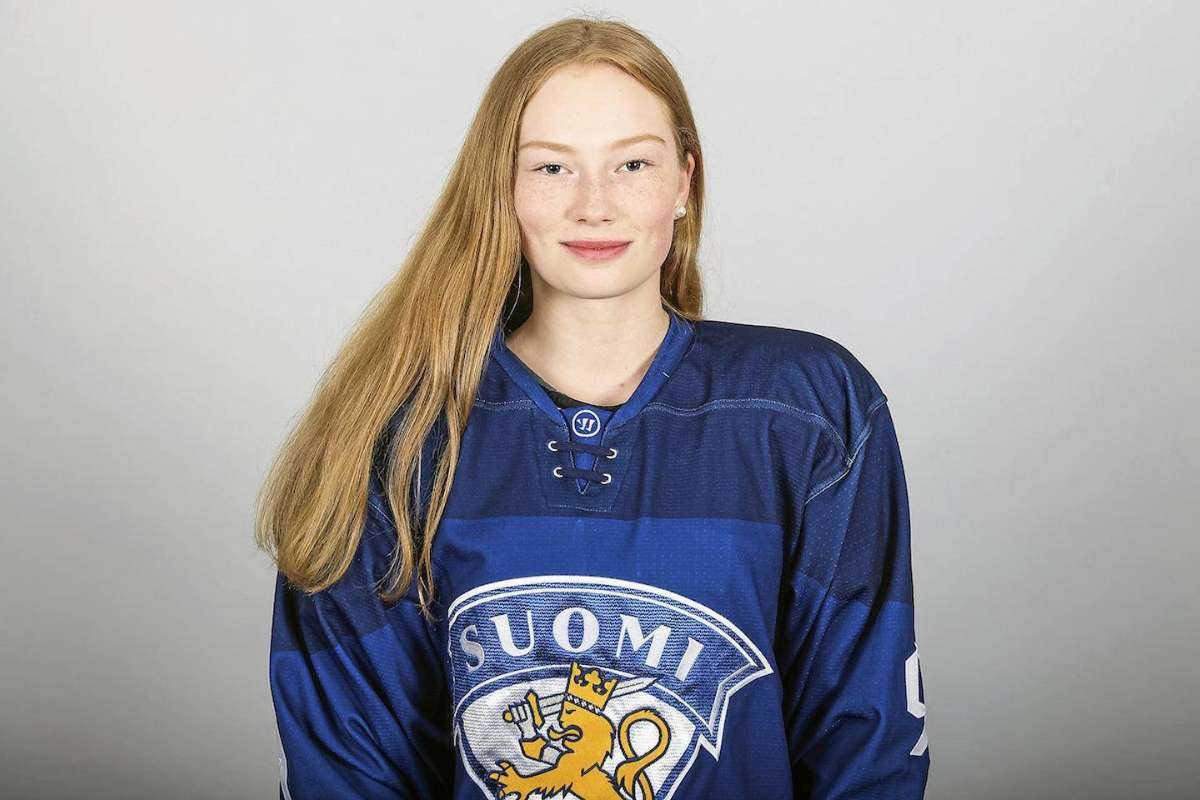 25 Beautiful Female Hockey Players Who Are Dominating the Ice Worldwide | Enterprise Wired