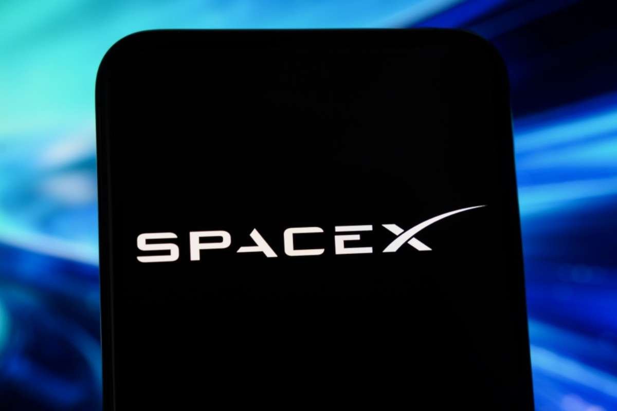 SpaceX Wireless Spectrum Deal Targets U.S. Carriers | Enterprise Wired